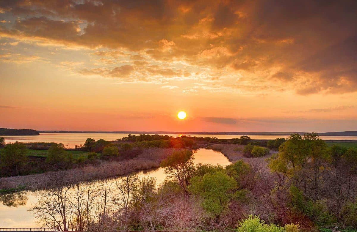 Coucher de soleil sur la mangrove et le fleuve Casamance