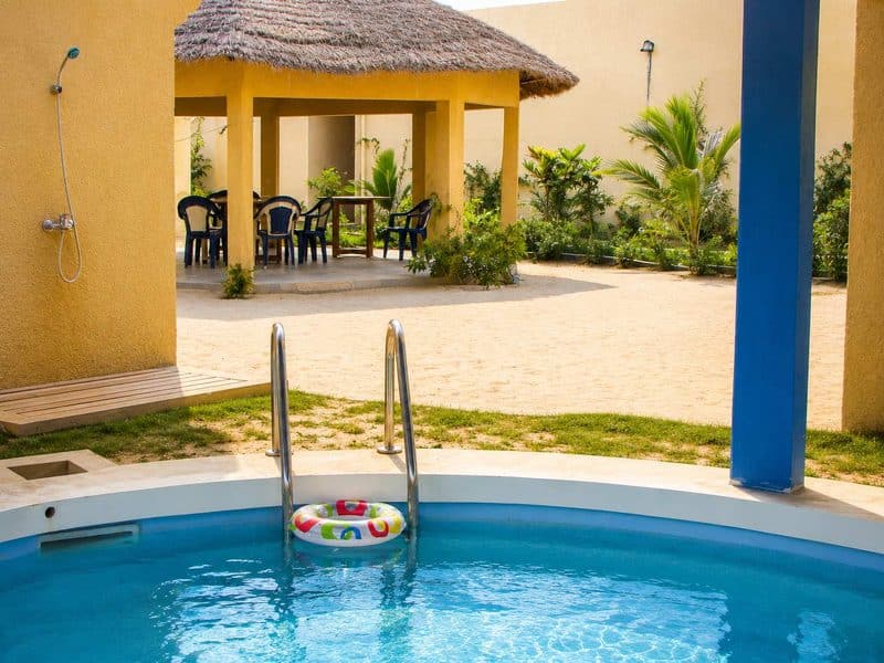 Piscine et terrasse ombragée de la Casa Star, Elinkine